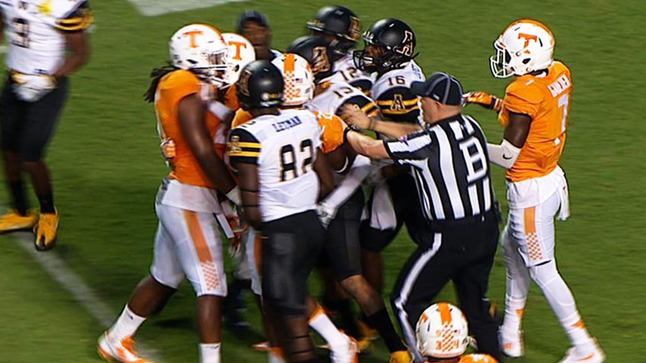 Tennessee's Reeves-Maybin ejected for targeting on big hit