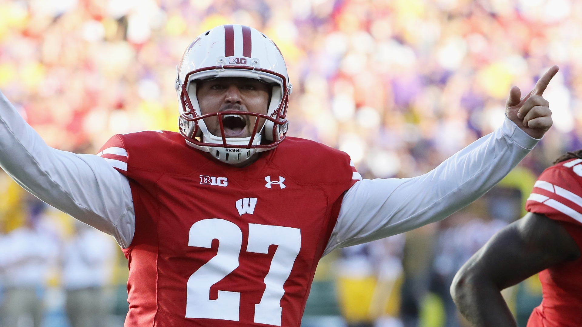 Wisconsin stuns Fournette, No. 5 LSU in opener