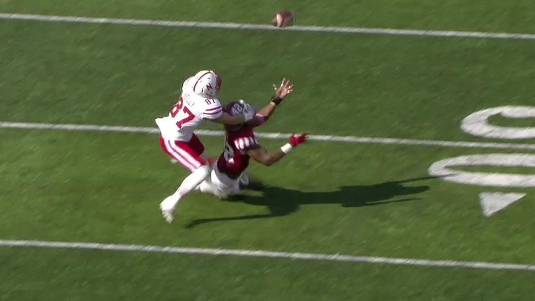 Reilly makes incredible catch while on his back