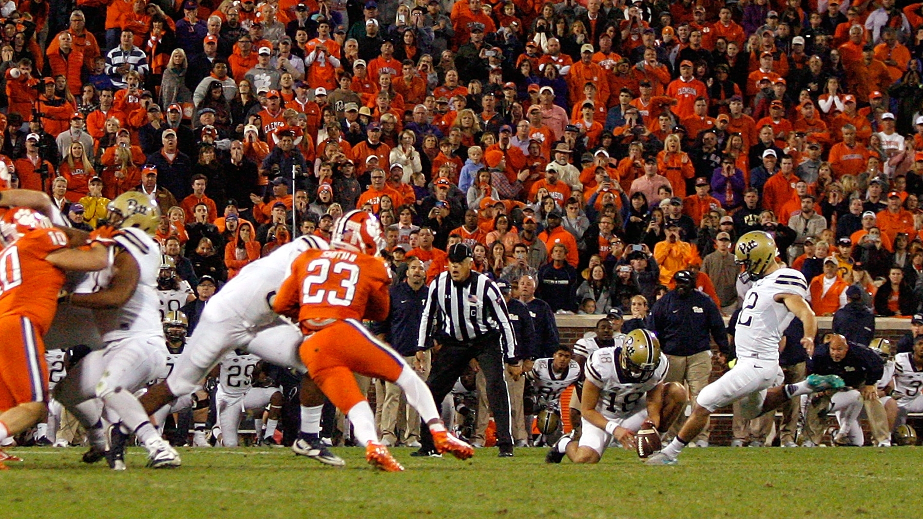 Pittsburgh upsets No. 2 Clemson on late FG