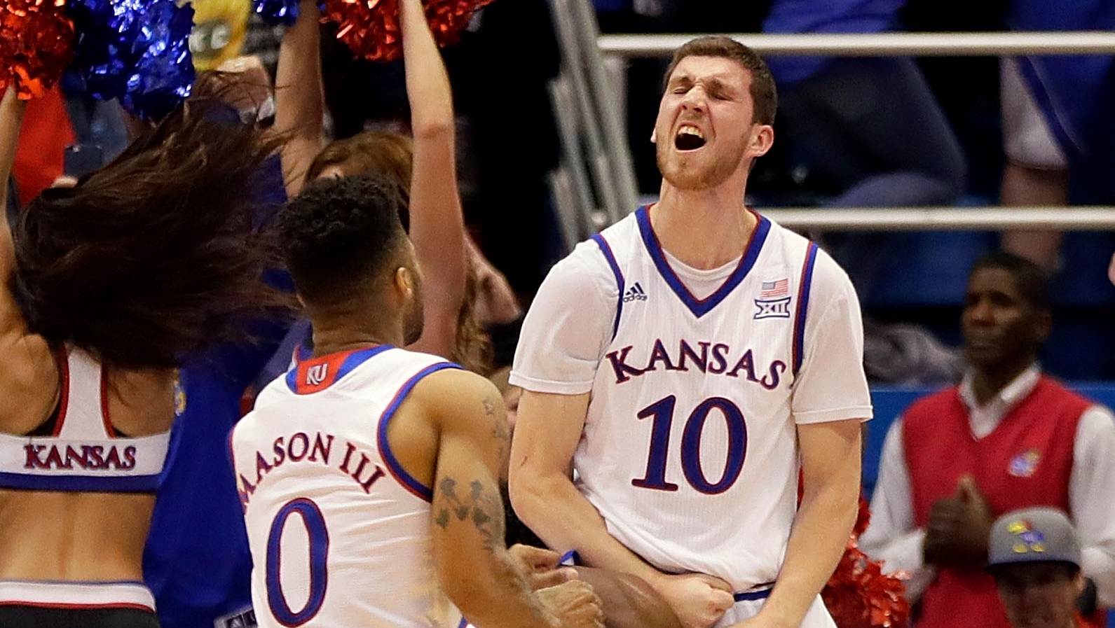 Kansas tops Kansas State on last-second shot