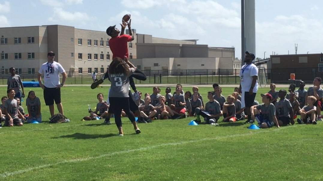 Winston shows off athleticism against GF at football camp