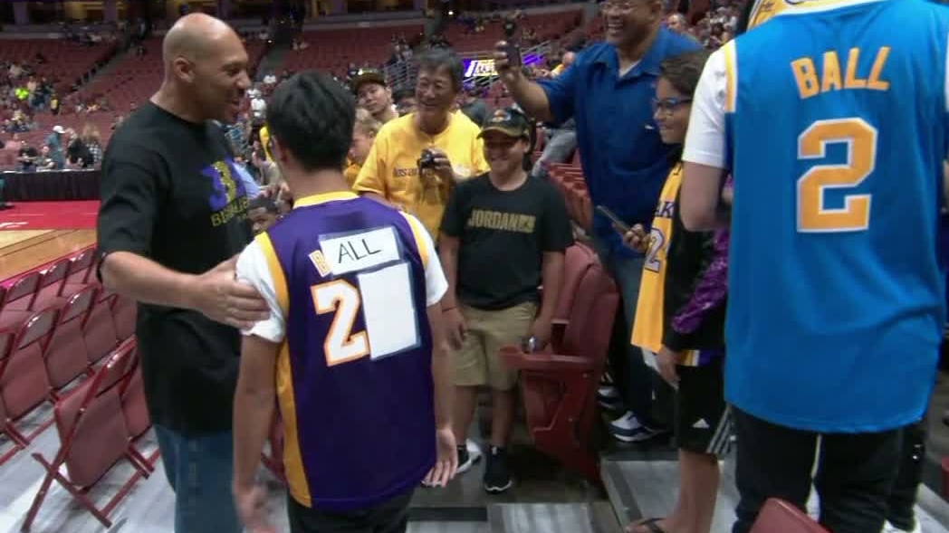 Fan meets LaVar with custom Lonzo jersey