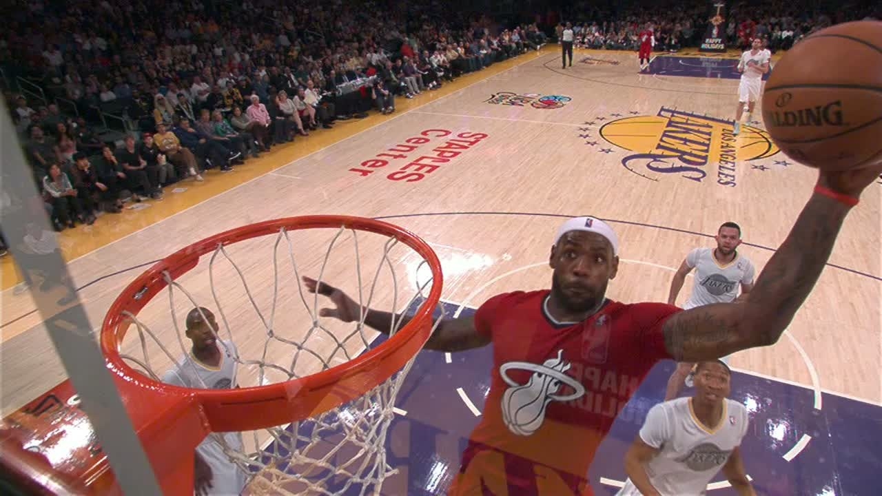 LeBron finishes off Christmas Day alley-oop