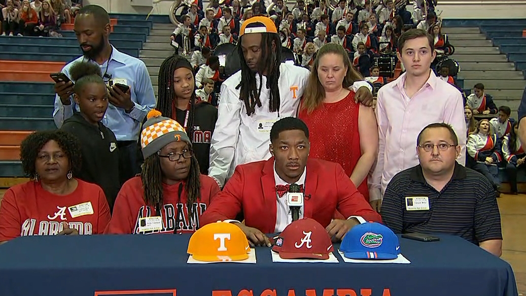 5th-ranked wideout commits to Florida, upsets his mom