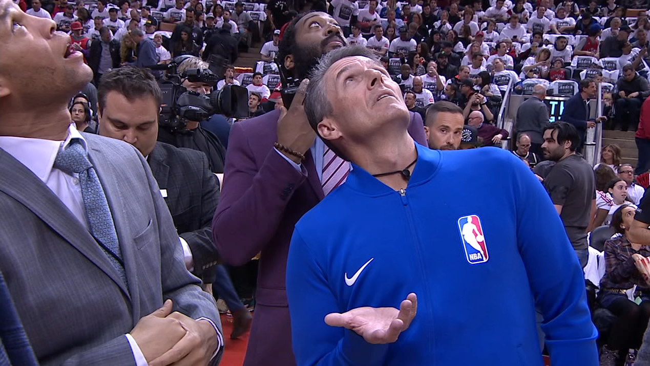 Wizards-Raptors delayed due to leak from ceiling