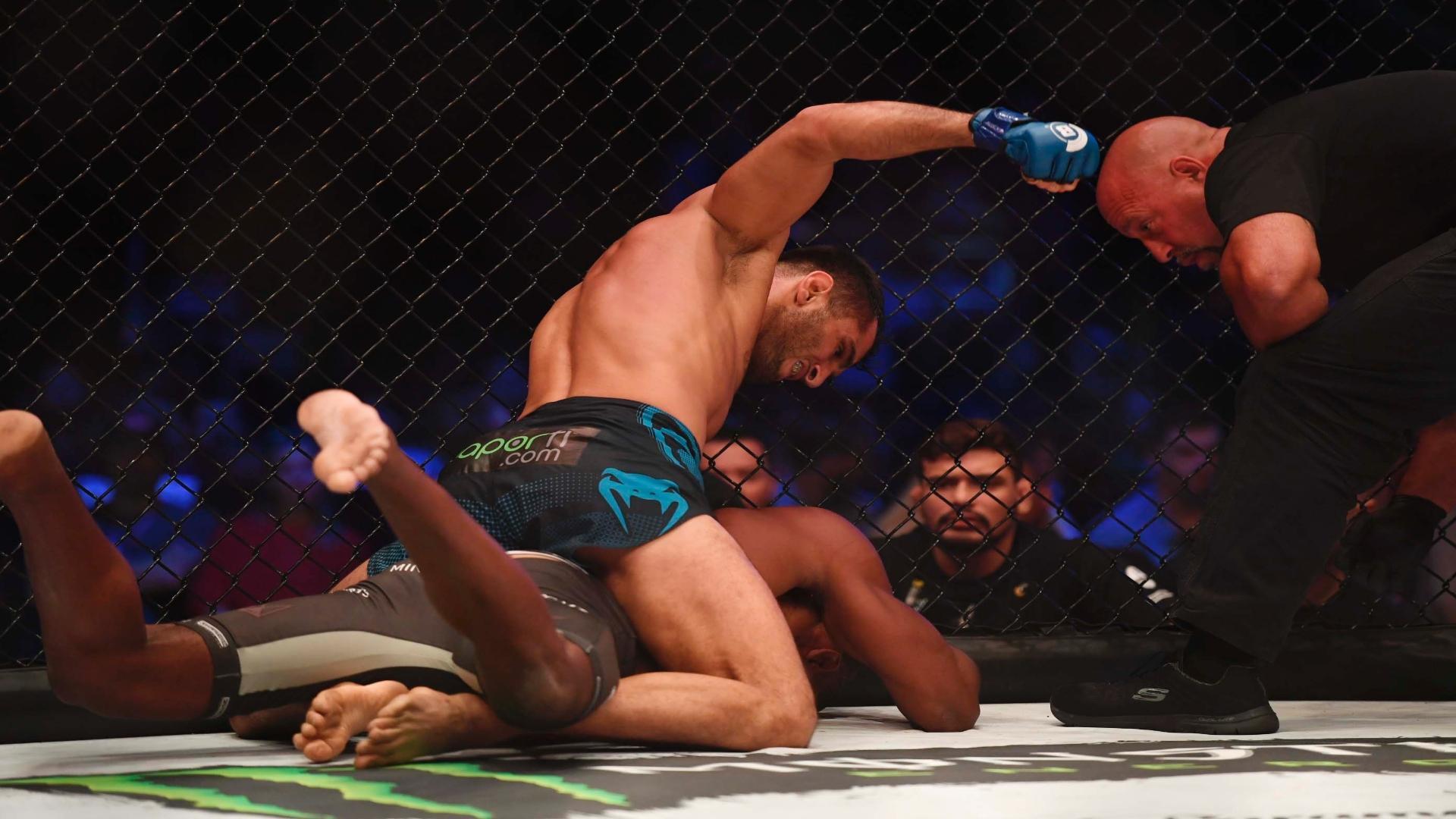 Mousasi uses grand-and-pound to beat Carvalho