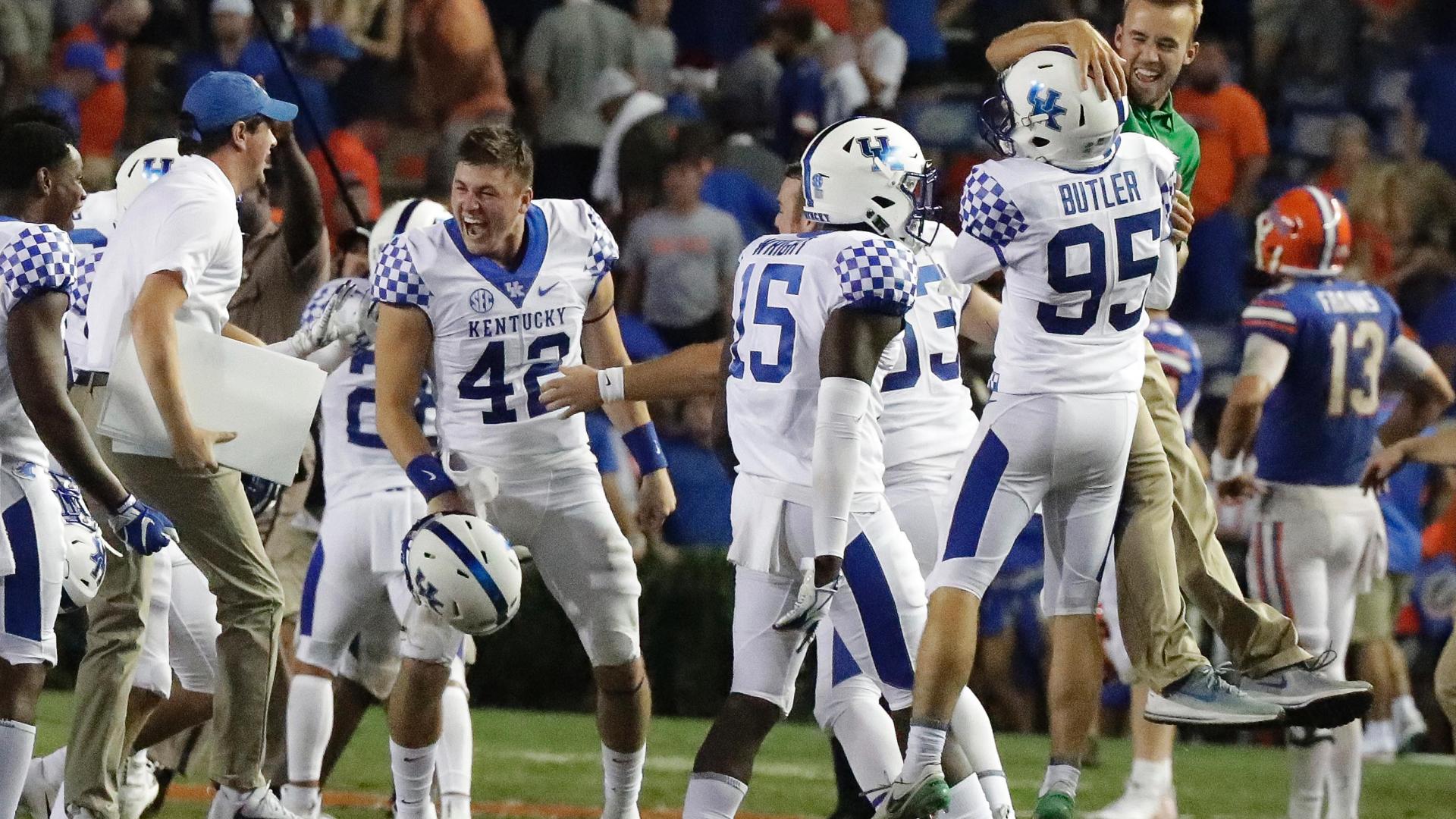 Kentucky ends game on wild TD, gets 1st win vs. Gators since 86'