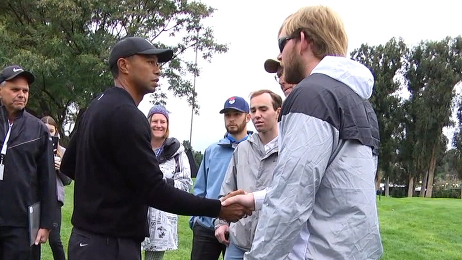 Tiger makes friends with Jake Olson's guide dog