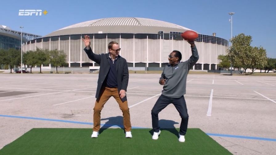 'White Shoes' Johnson teaches the 'funky chicken'