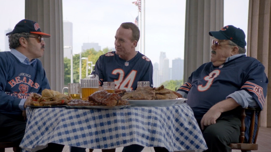 The Superfans try to lure Peyton to the South Side