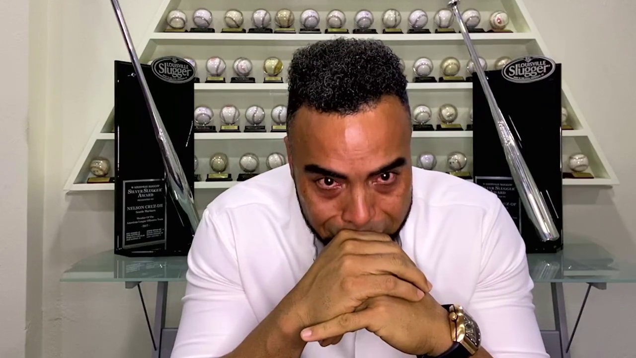 Nelson Cruz emotional after winning humanitarian award