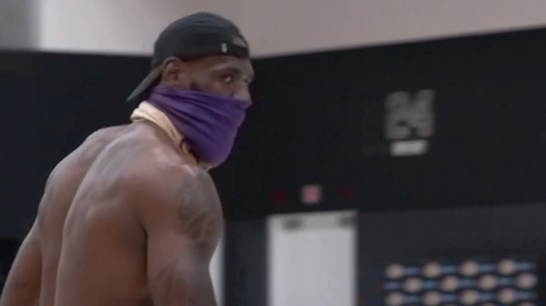 LeBron puts in work on the court with a mask on