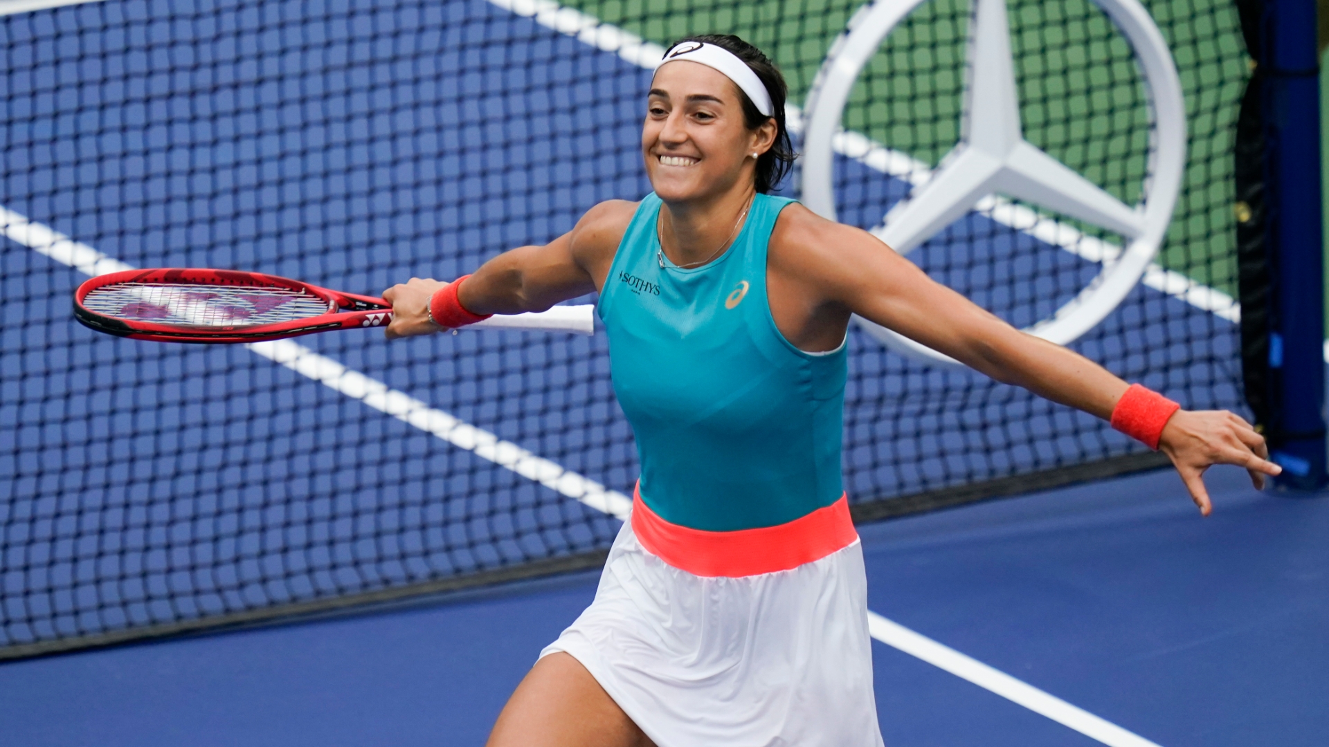 Garcia stuns top-seeded Pliskova in straight sets