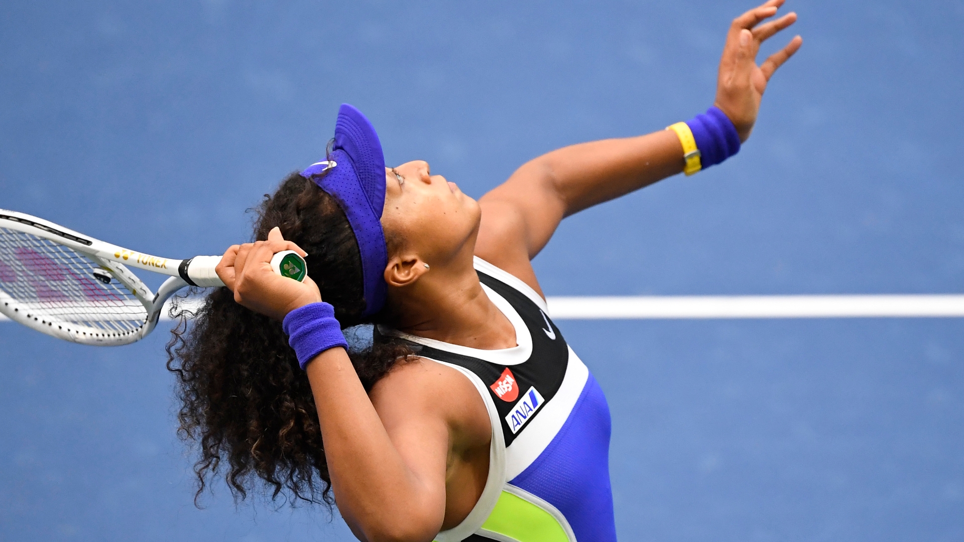Osaka battles back to win second set