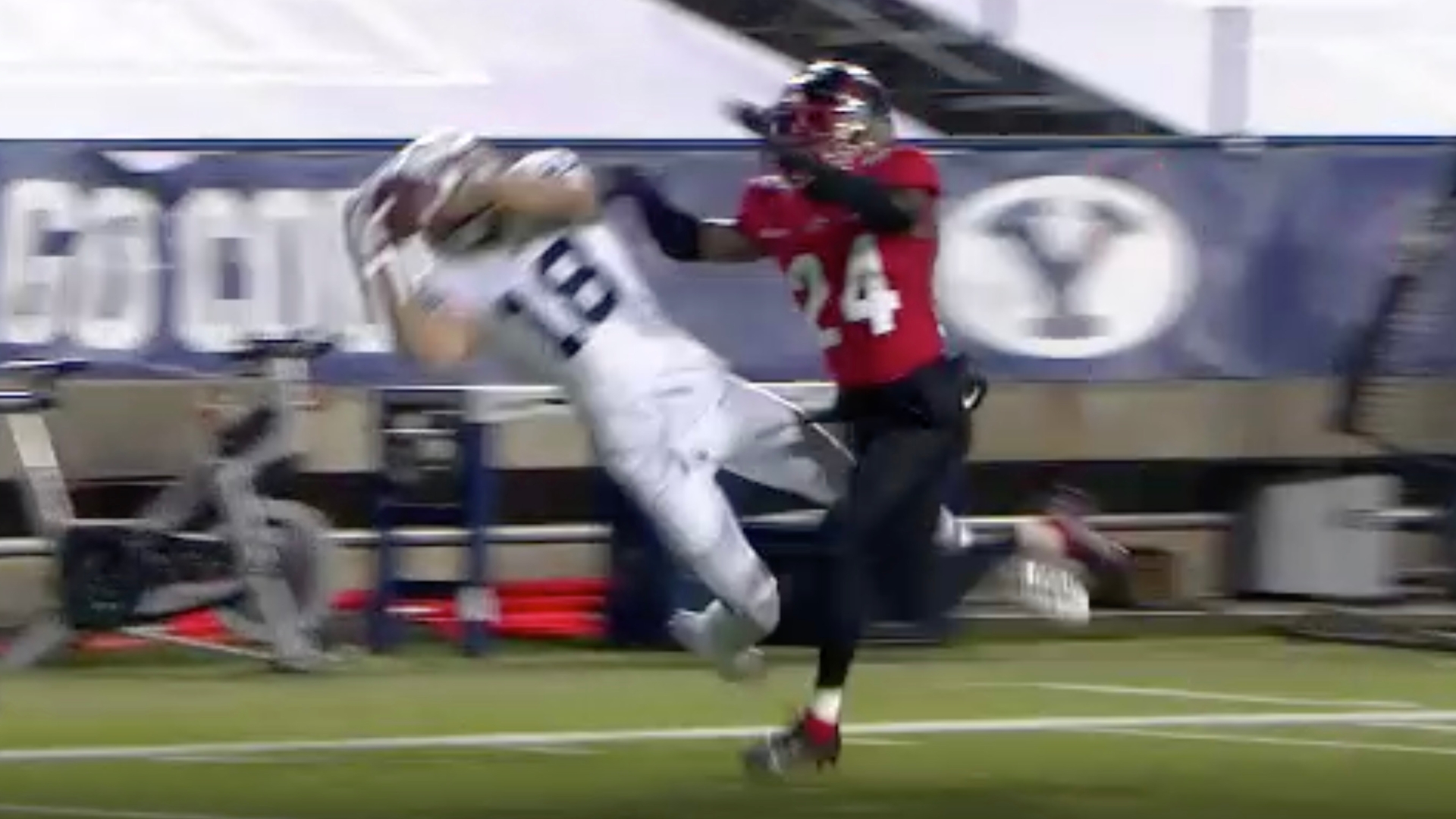 Romney stretches out for big first down grab