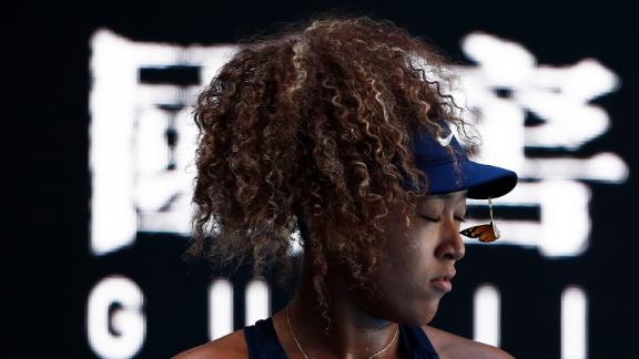 Osaka has an encounter with a butterfly during her match - ESPN Video