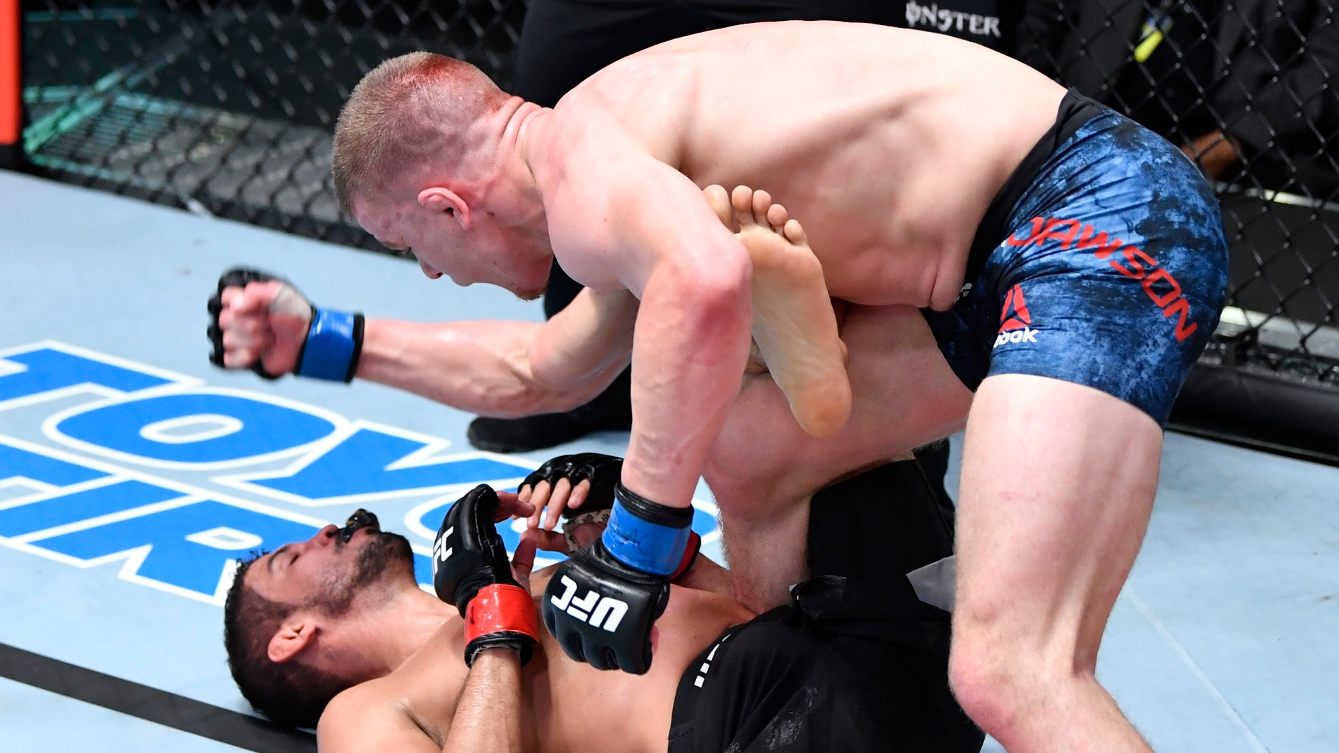 Grant Dawson punching down from top position on Leonardo Santos in March 2021