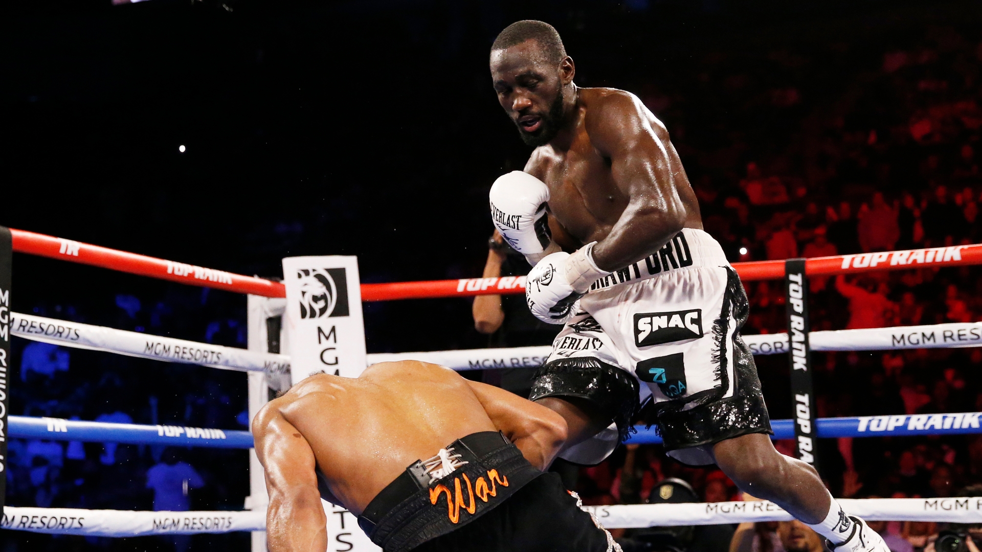 Crawford stops Porter in 10th to retain WBO welterweight title