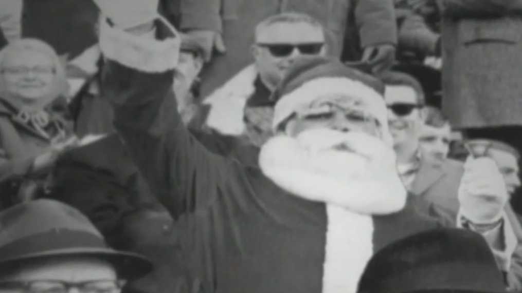 On this date: Eagles fans throw snowballs at Santa