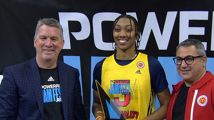 Ashlyn Watkins becomes third girl to win Powerade Jam Fest dunk contest