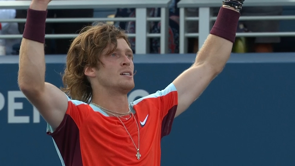 Rublev holds off Shapovalov in 5th-set tiebreak