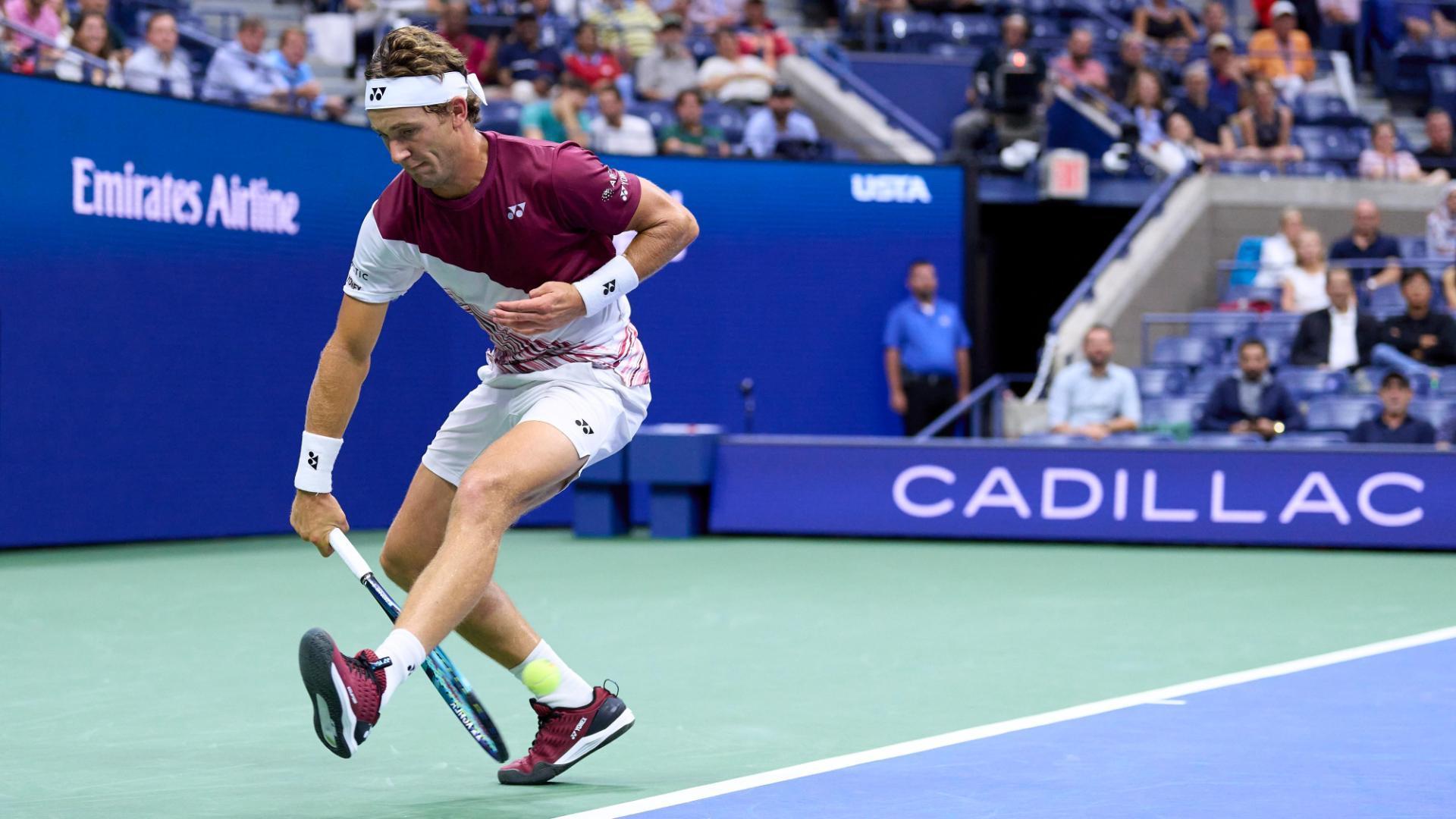 Ruud goes between the legs in unbelievable point against Berrettini