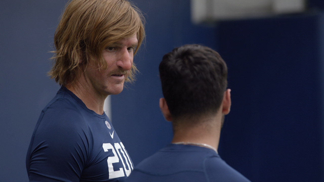 Eli Manning dresses as Chad Powers at Penn State tryouts
