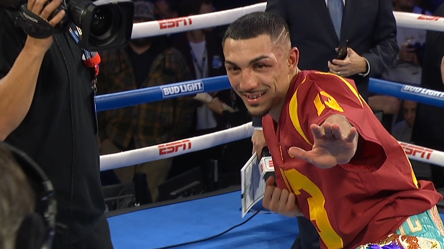 Teofimo Lopez strikes Heisman pose after split decision win