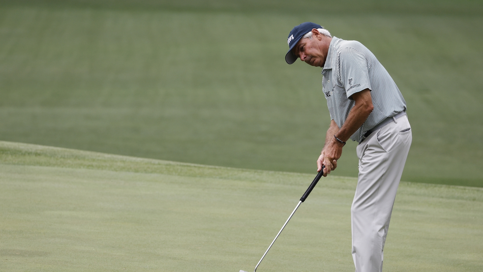 Couples scores a birdie on 13