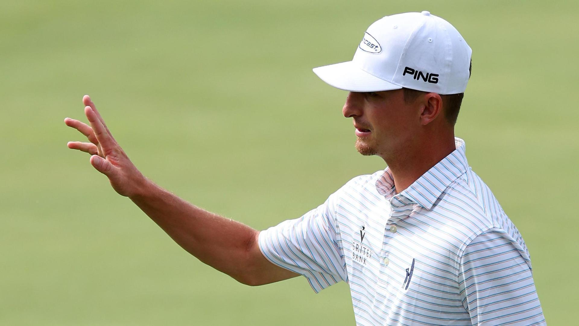 Amateur Sam Bennett birdies first hole to put him at 5-under