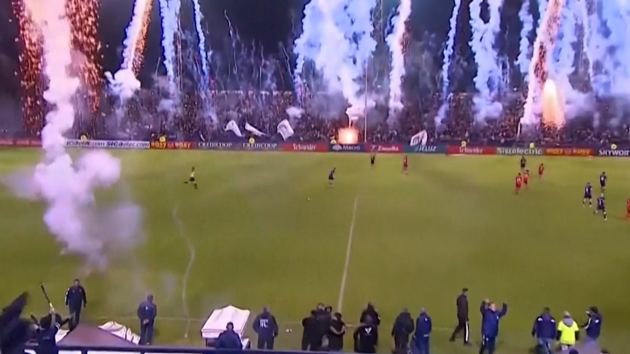 Fireworks fest during game in Argentina's 2nd division