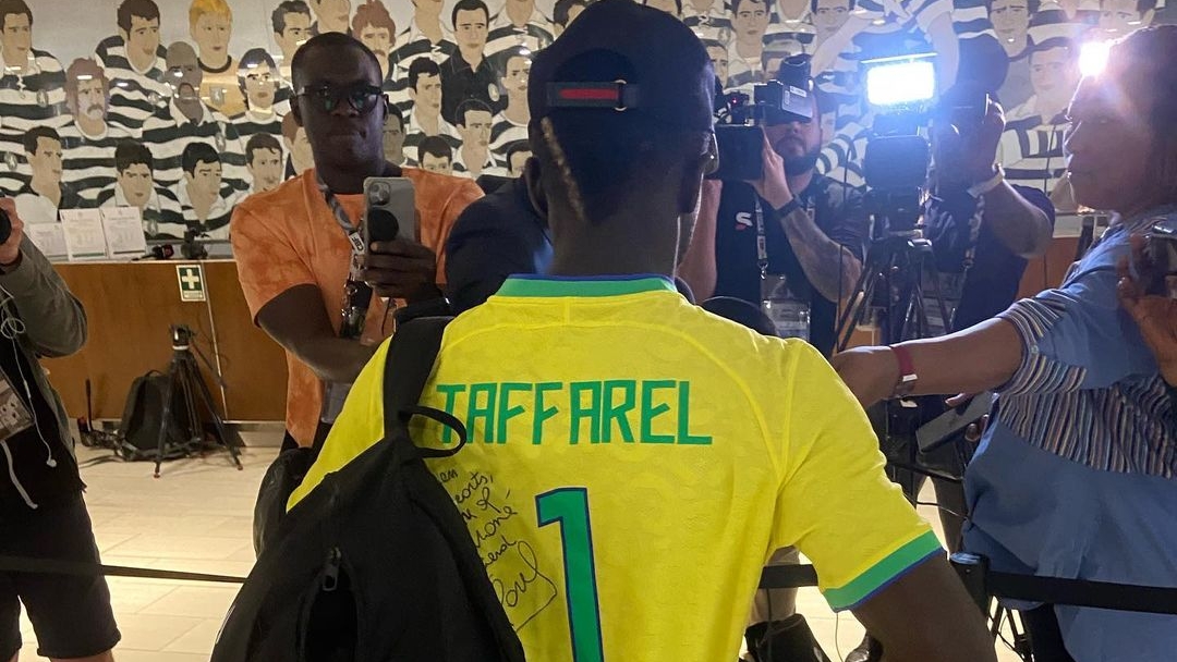 Por que Sadio Mané vestiu camisa do Brasil assinada por Taffarel após vitória de Senegal