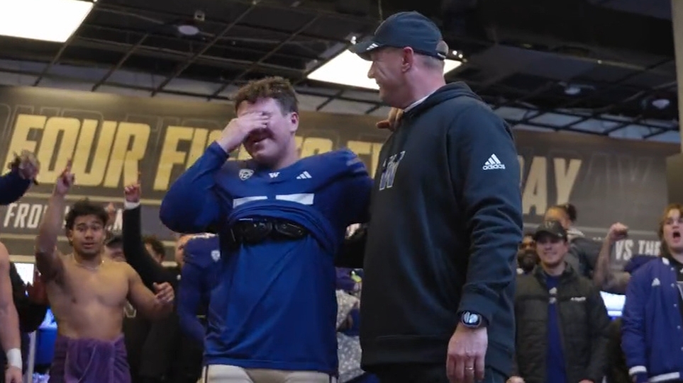 Washington's kicker earns scholarship after winning FG