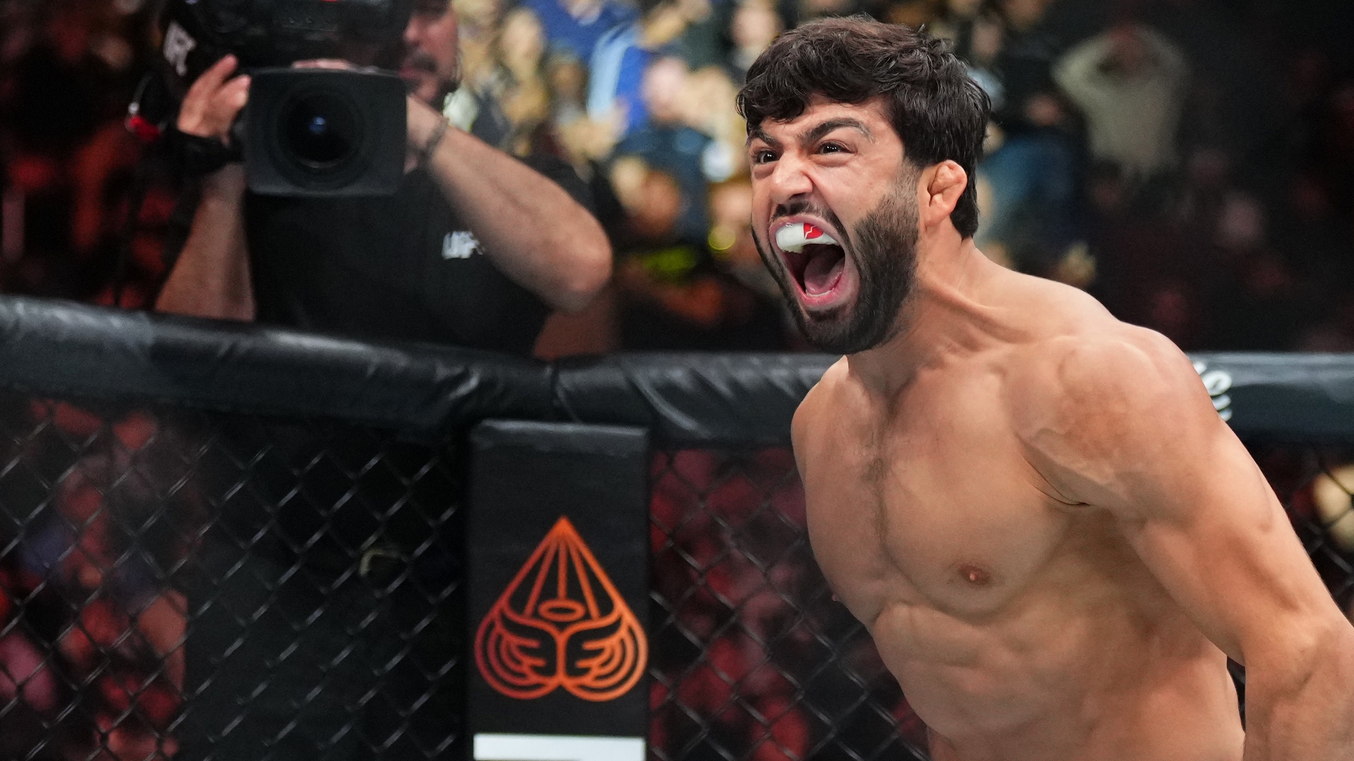 Arman Tsarukyan knocks out Beneil Dariush at UFC on ESPN (Dec 2023)