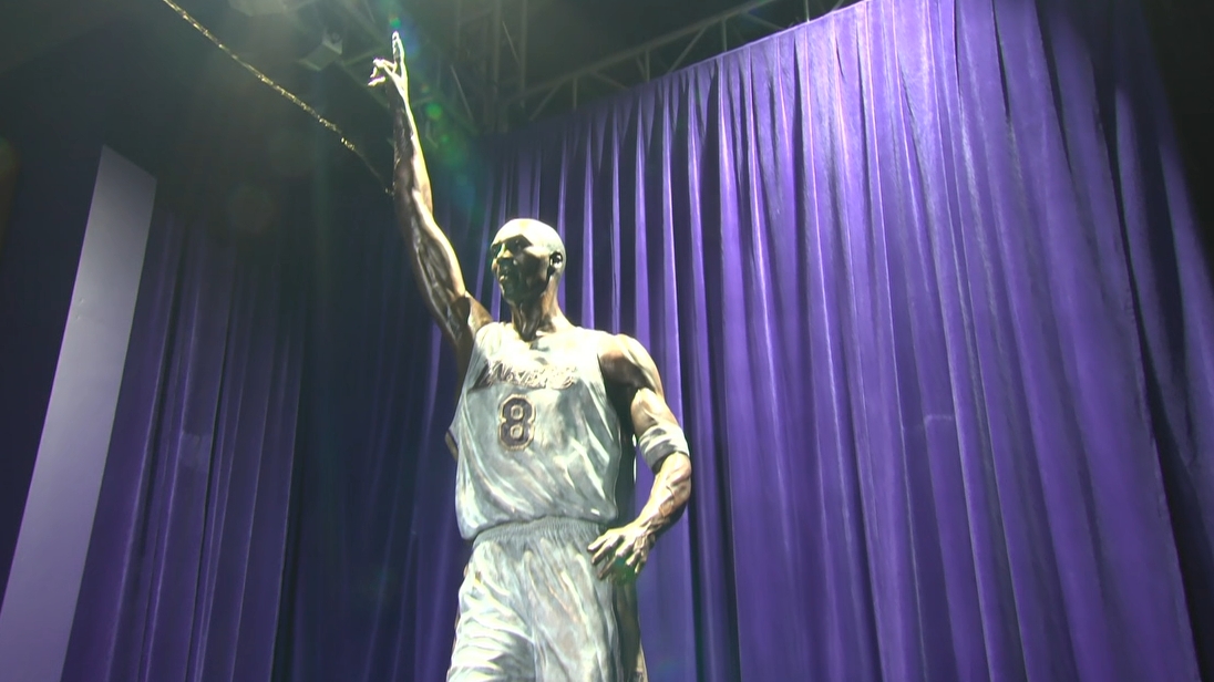 Vanessa Bryant, Lakers unveil Kobe statue