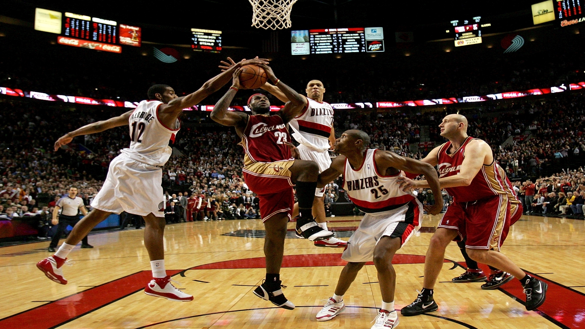 LeBron splits D on game winner vs. Portland