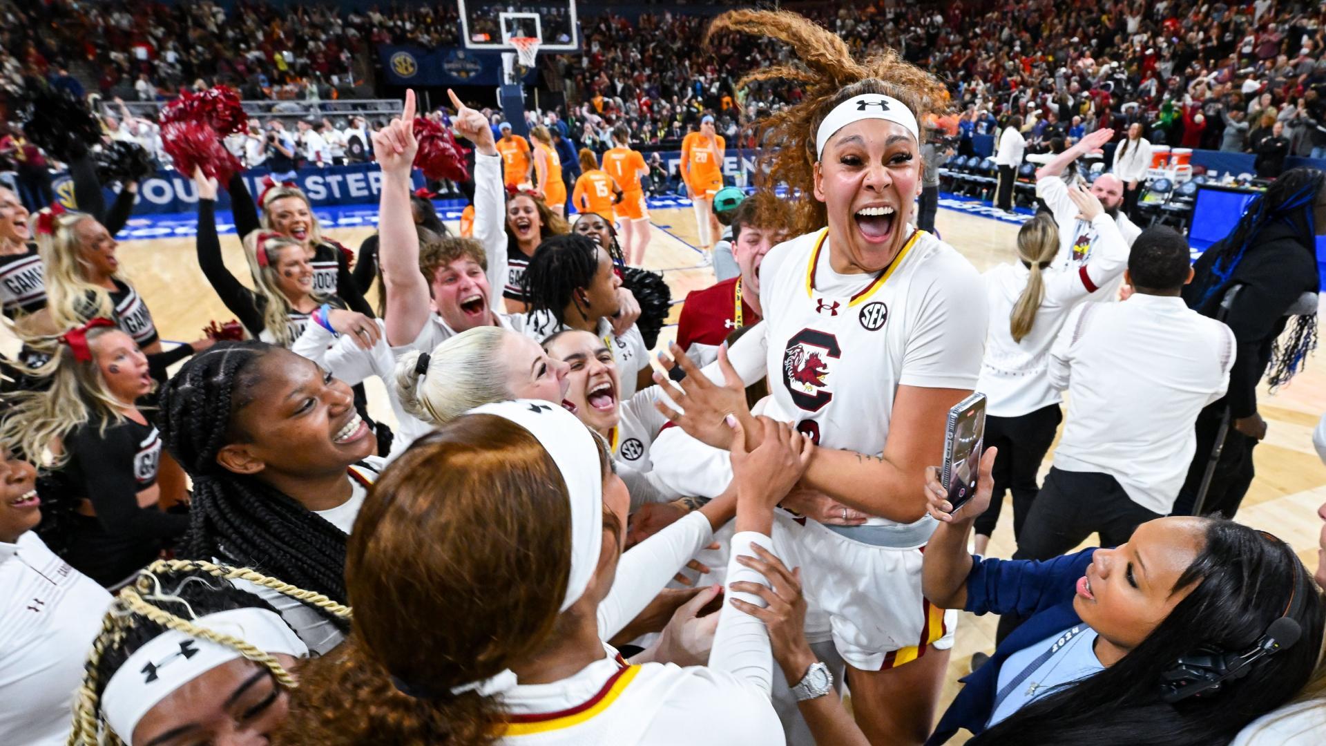 Kamilla Cardoso's must-see buzzer-beating 3 wins it for South Carolina