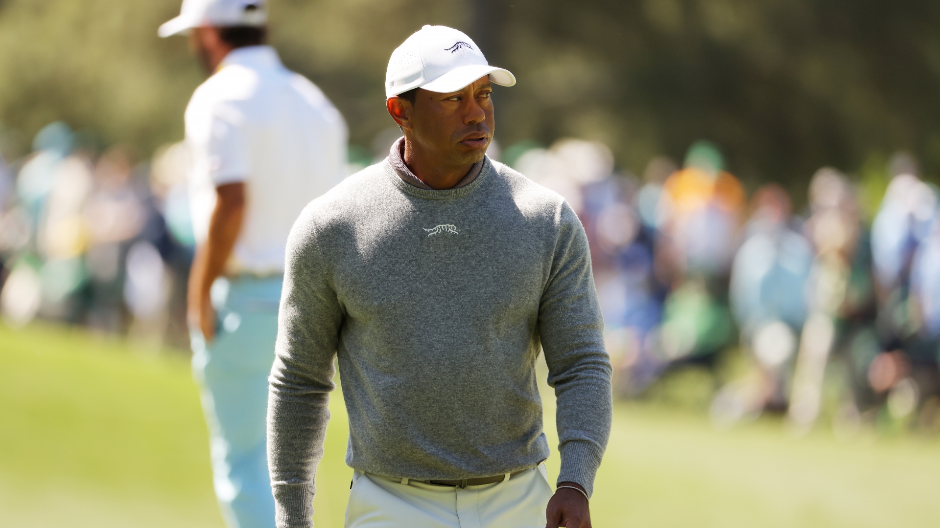 Tiger chips in for birdie on Hole 6