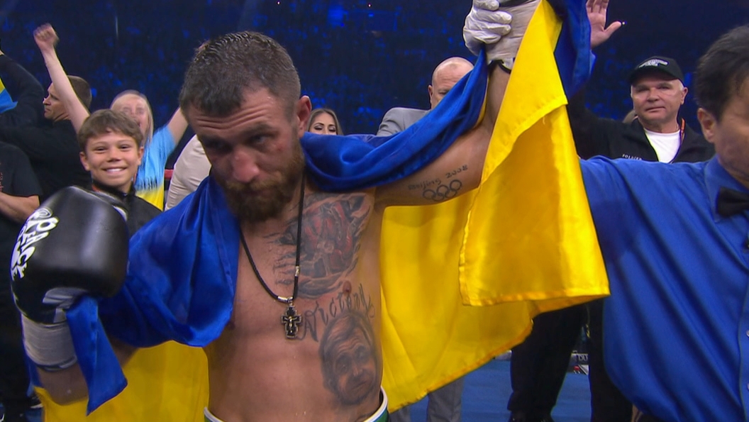 Dominant Lomachenko stops Kambosos Jr. in 11th to win title