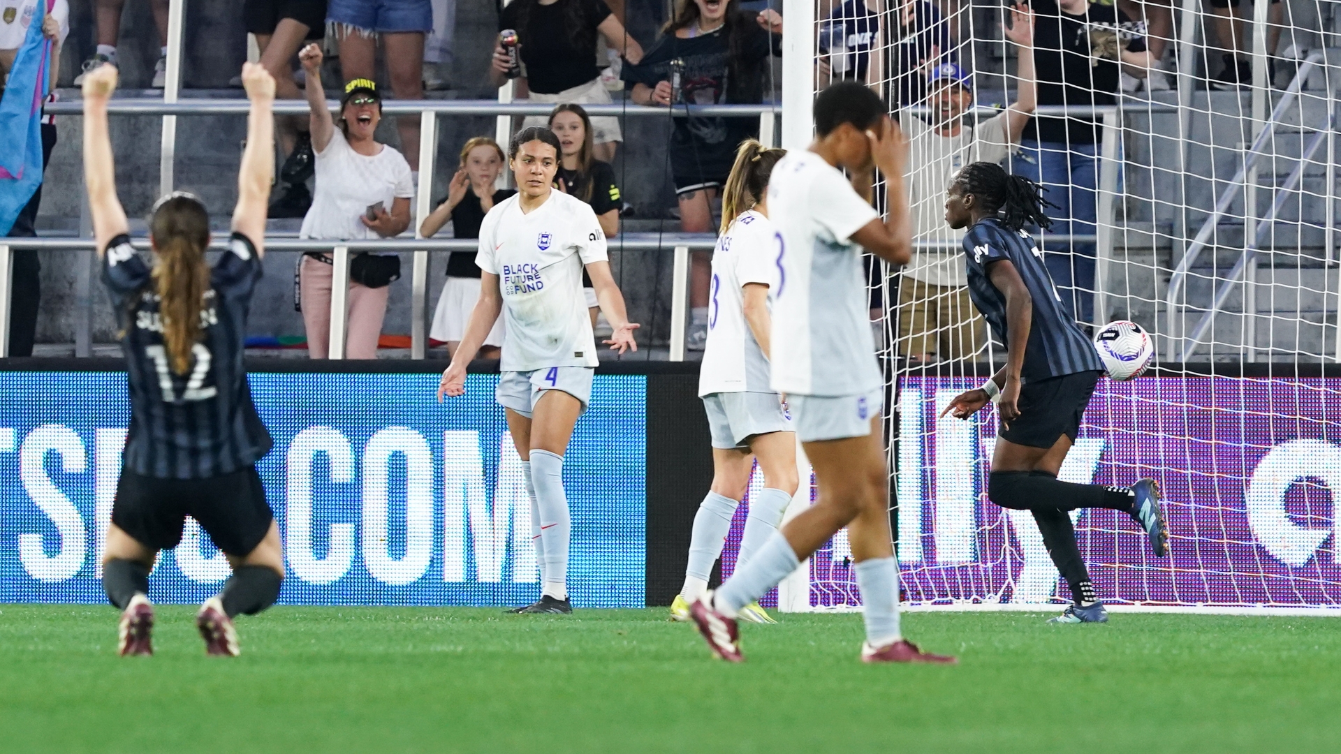 Ouleymata Sarr's leaping header wins it for Washington Spirit