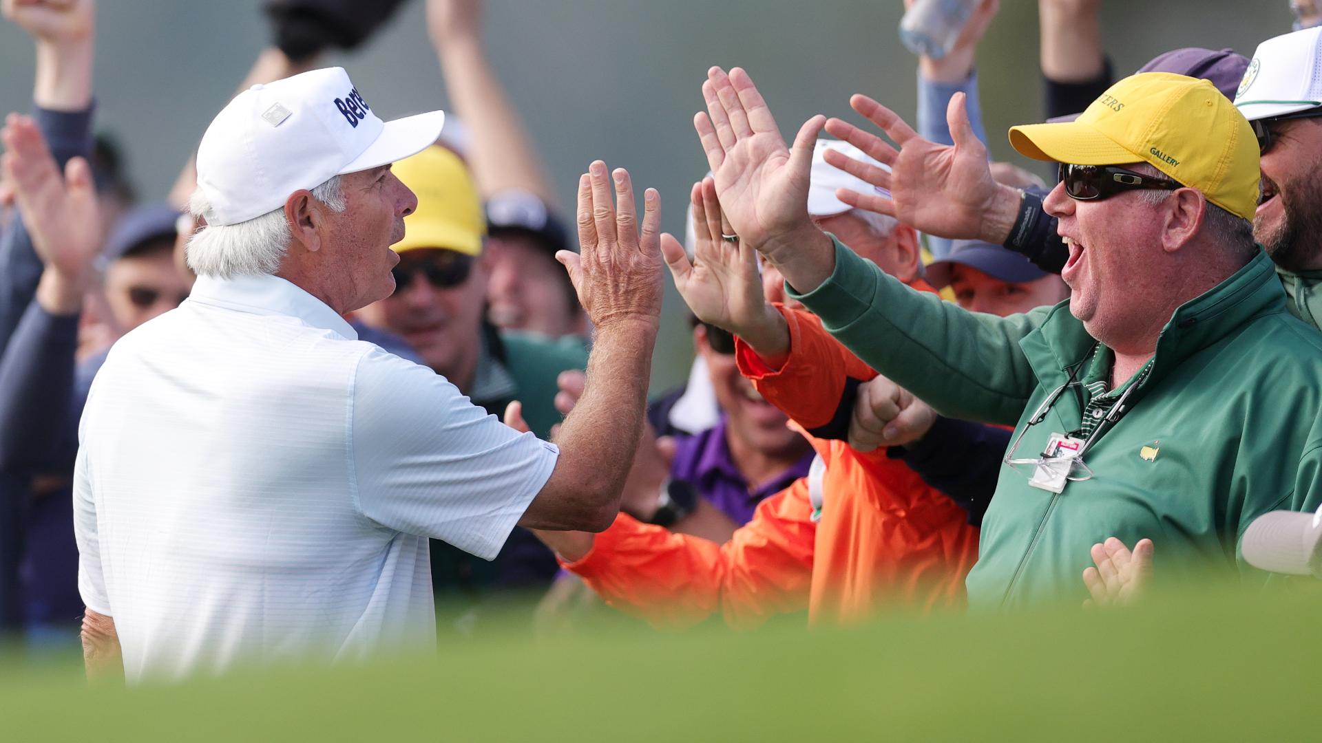 Fred Couples gets big cheers after chipping for birdie