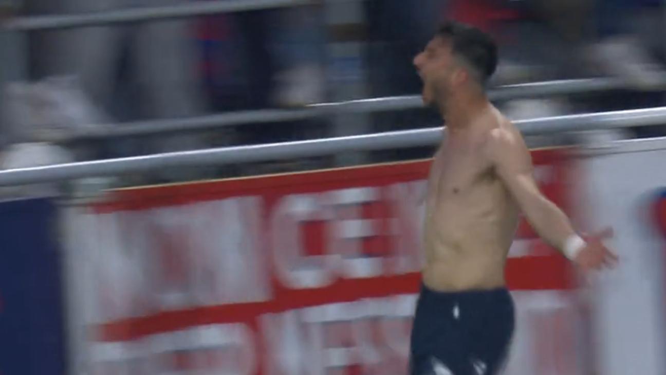 Golaço do Bologna! No último minuto, Orsolini acerta voleio insano para garantir a vitória; VEJA