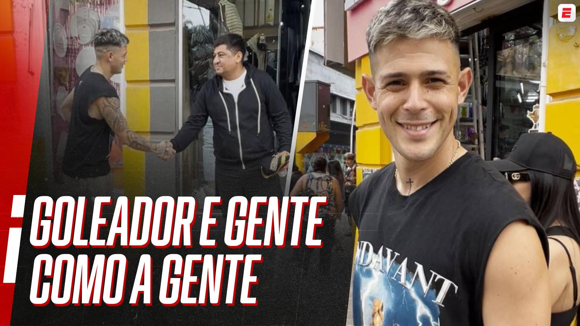 'Estrela acessível': algoz do Flamengo na Libertadores passeia nas ruas e dá aula de simplicidade