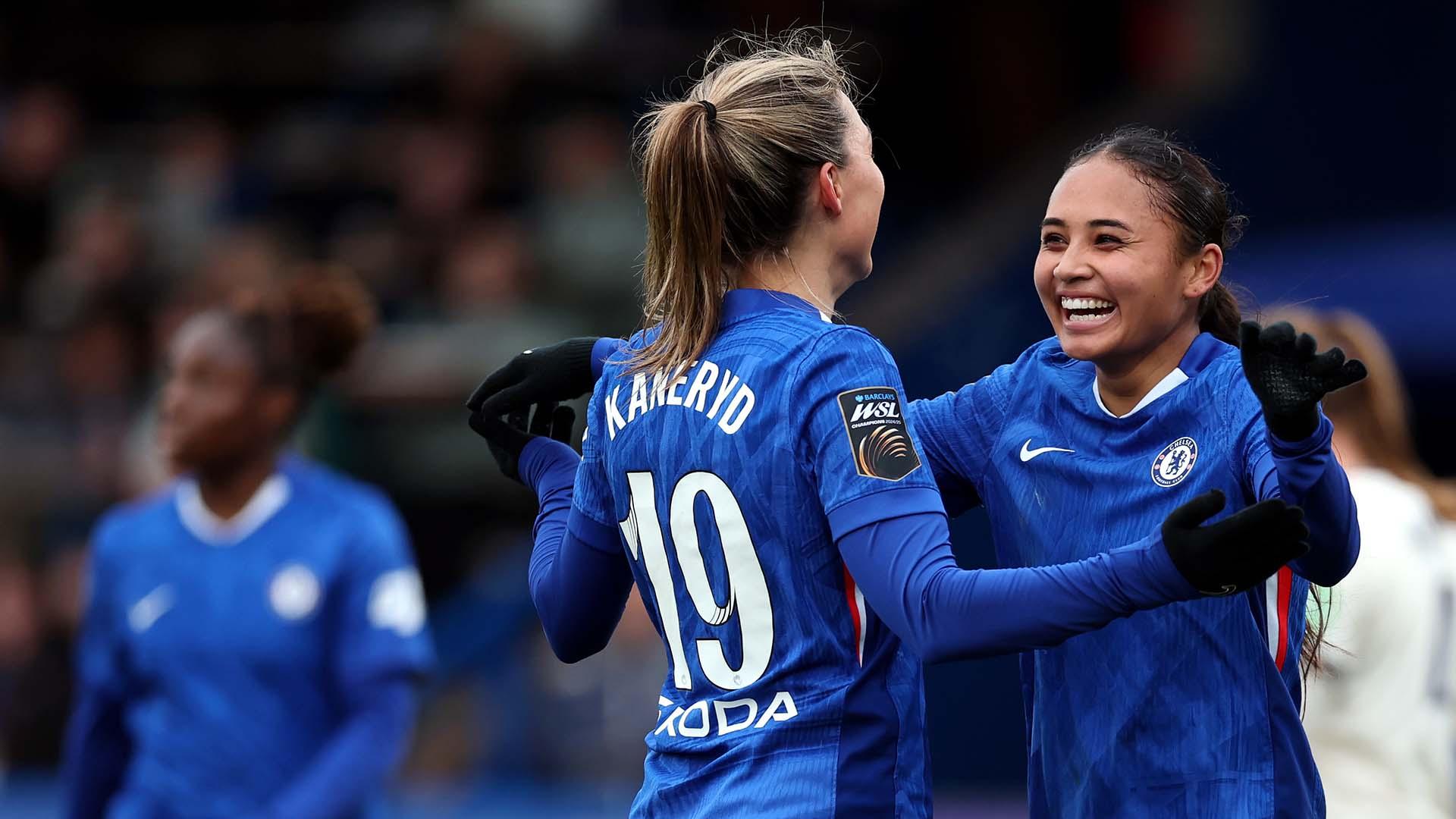 Zoe Thompson เดินตามเส้นทางฟุตบอลของ Alyssa และ Gisele Thompson พี่สาวทั้งสอง