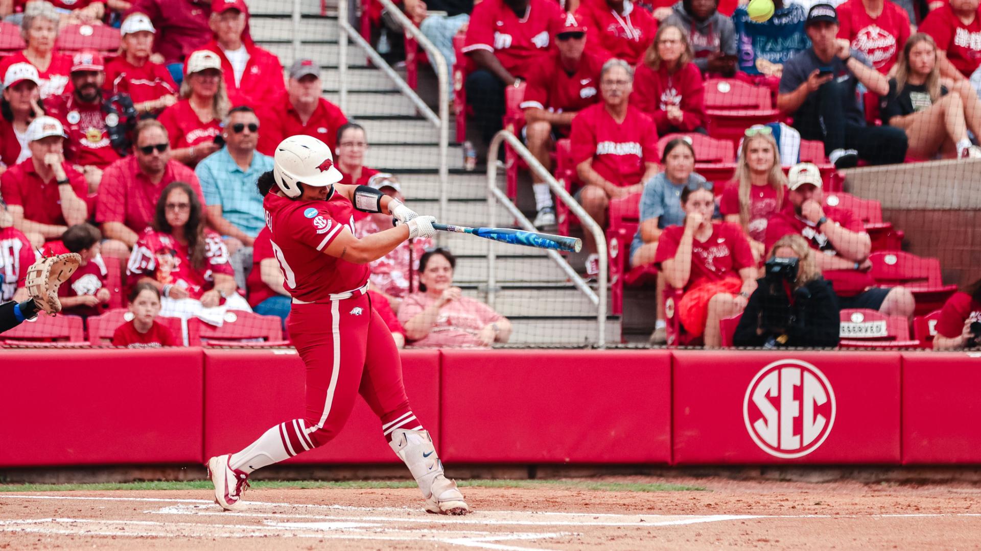 Highlight: Arkansas rattles off six runs in the fifth to run rule, eliminate Duke