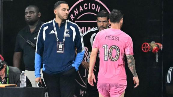 Lionel Messi subbed out with apparent injury in 73rd minute - ESPN