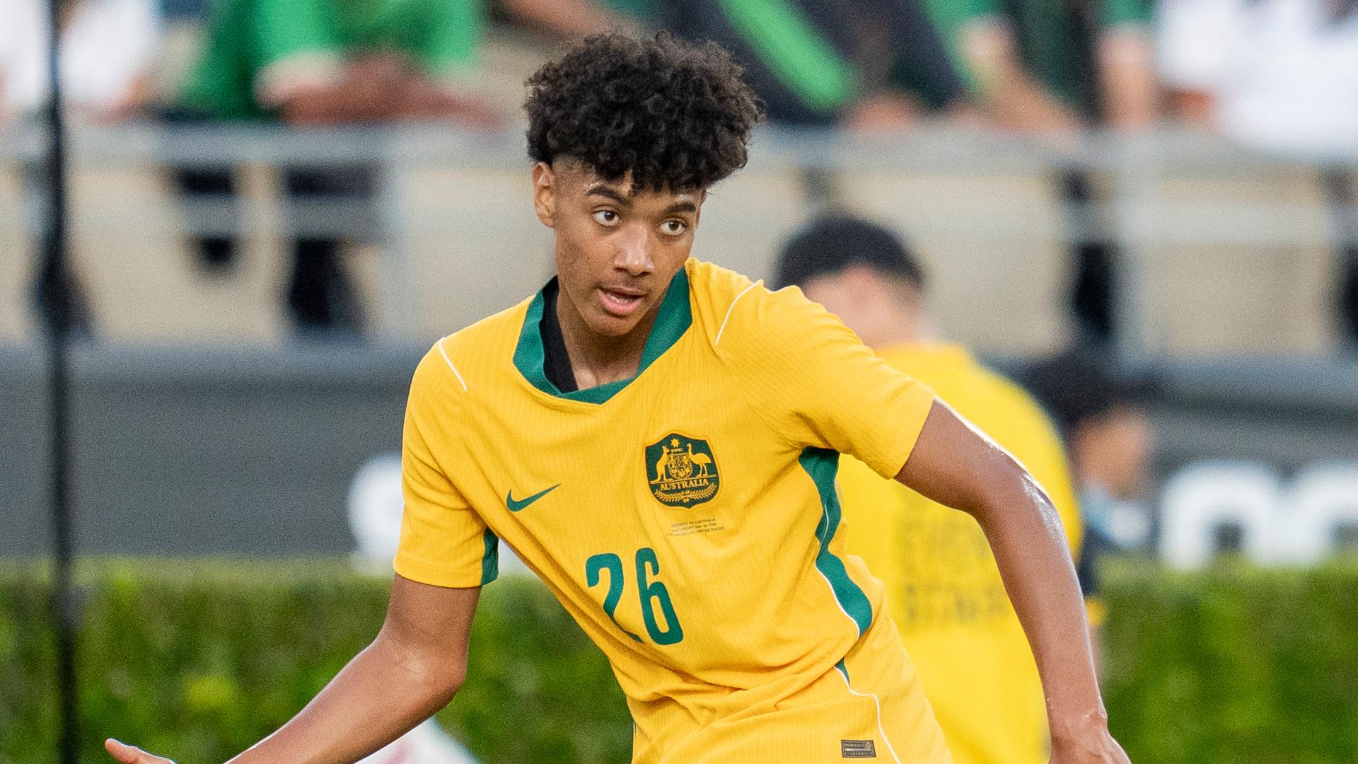 Gol da Austrália! Tete Yengi recebe de frente para a meta sem goleiro e empata contra a Suíça
