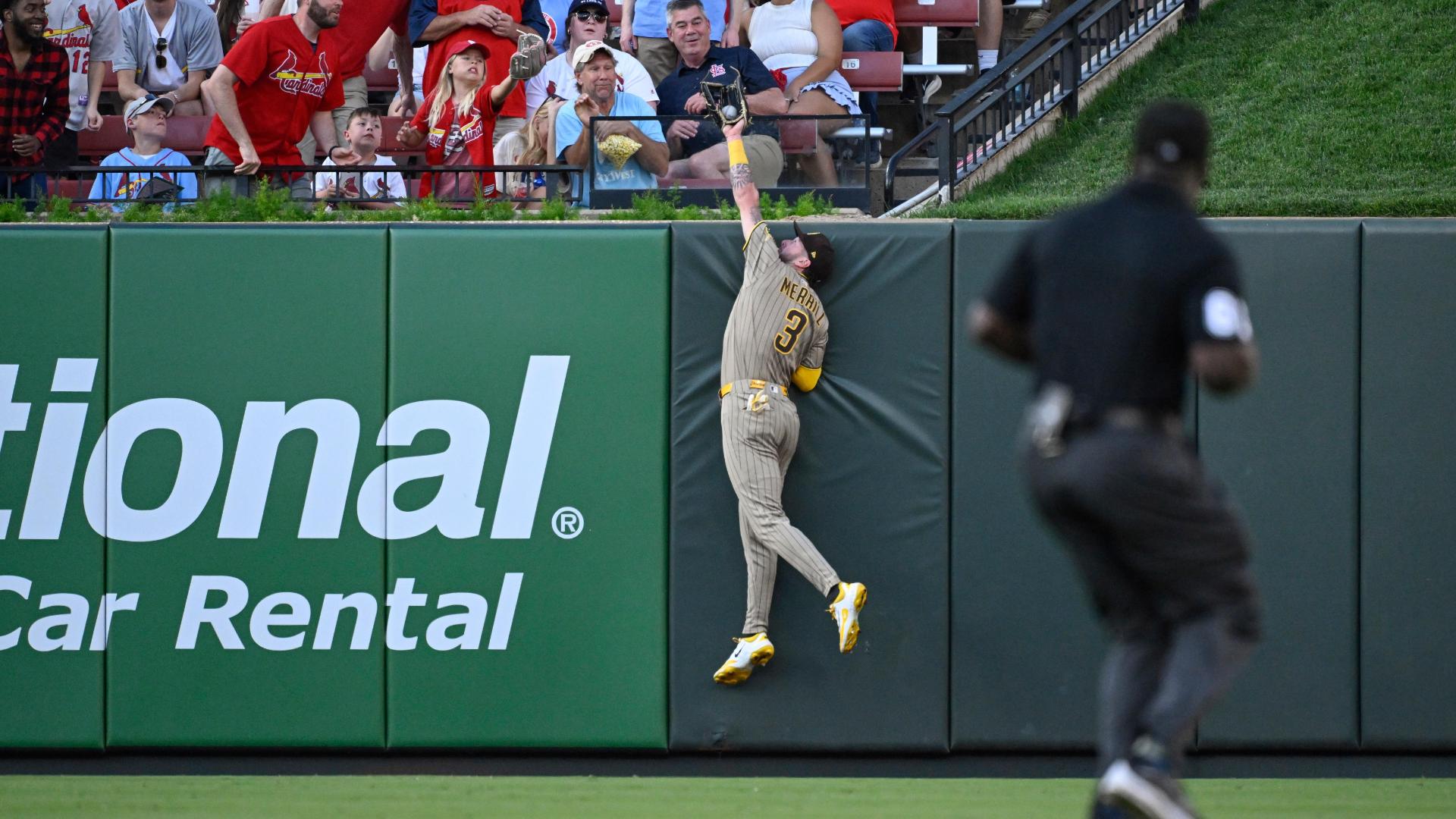 Jackson Merrill reaches over wall to deny Alec Burleson a HR