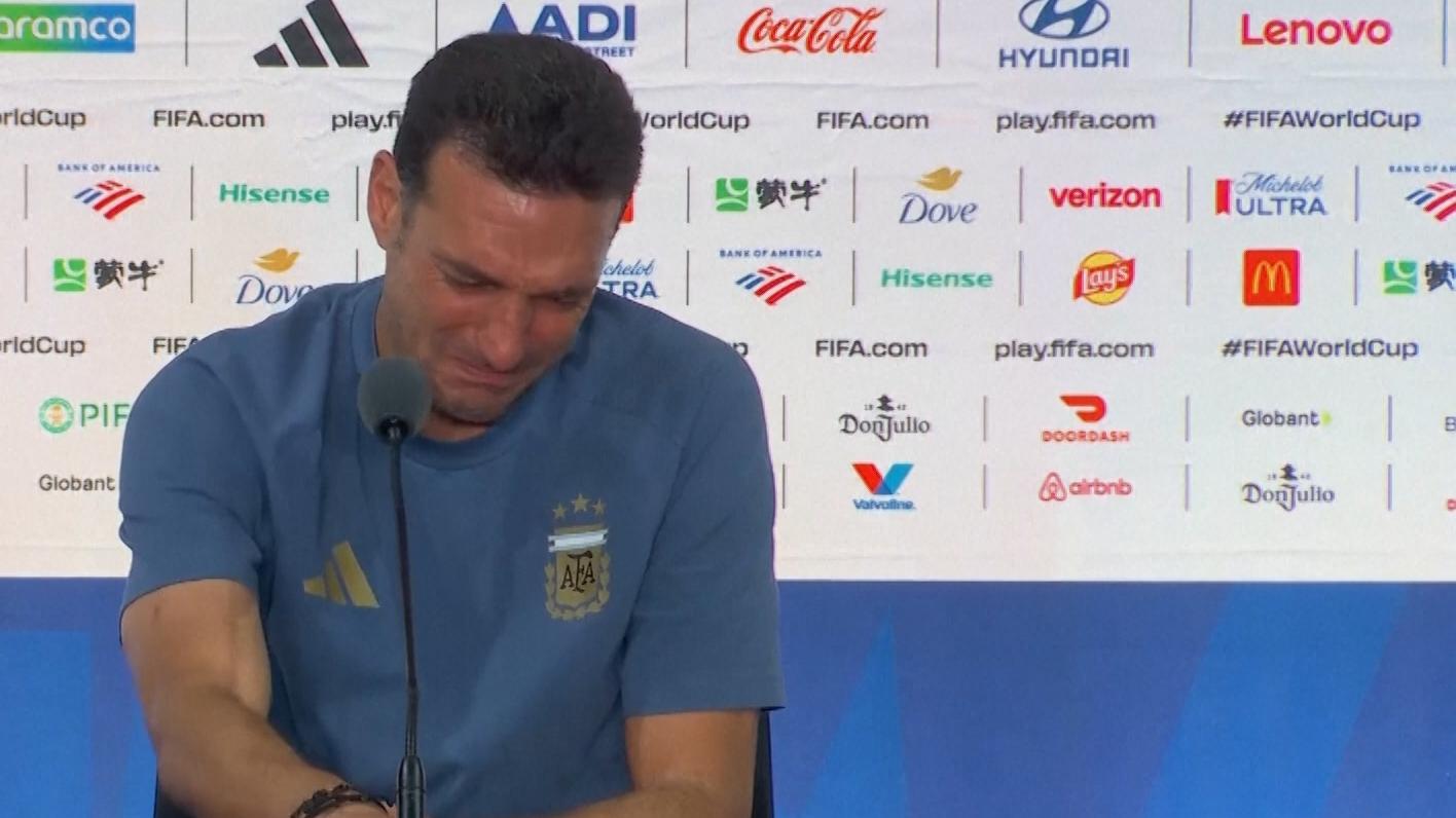 Argentina's Scaloni exits news conference in tears: 'It hurts my soul'